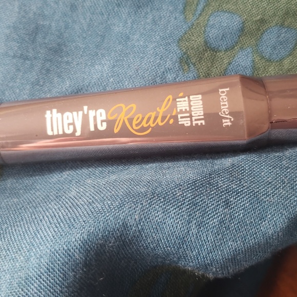 Benefit Double the Lip lipstick - Picture 1 of 5